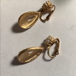 Vintage Jewelry - 💕New Inventory 💕Vintage Trifari Earrings Vintage Jewelry - 💕New Inventory 💕Vintage Trifari Earrings